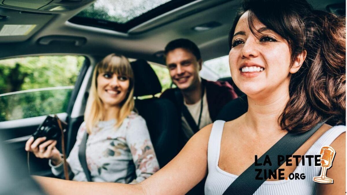 jeunes gens en voiture