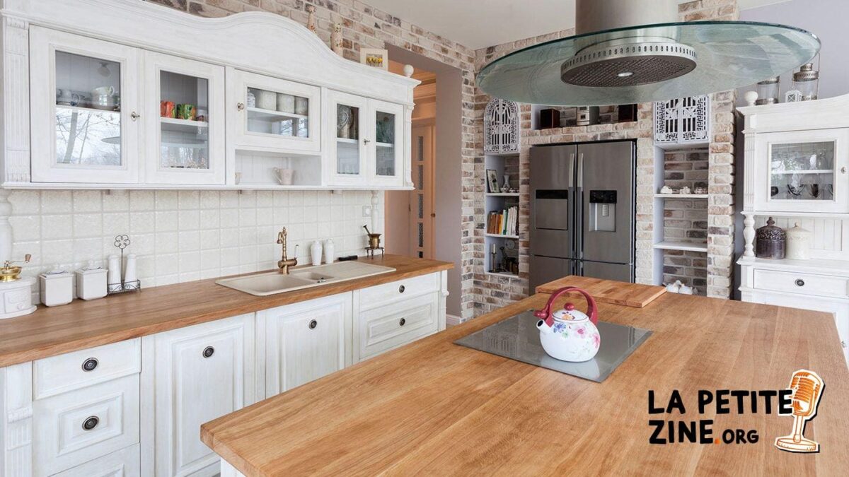 Comment moderniser une cuisine rustique avec un relooking avant-après ?