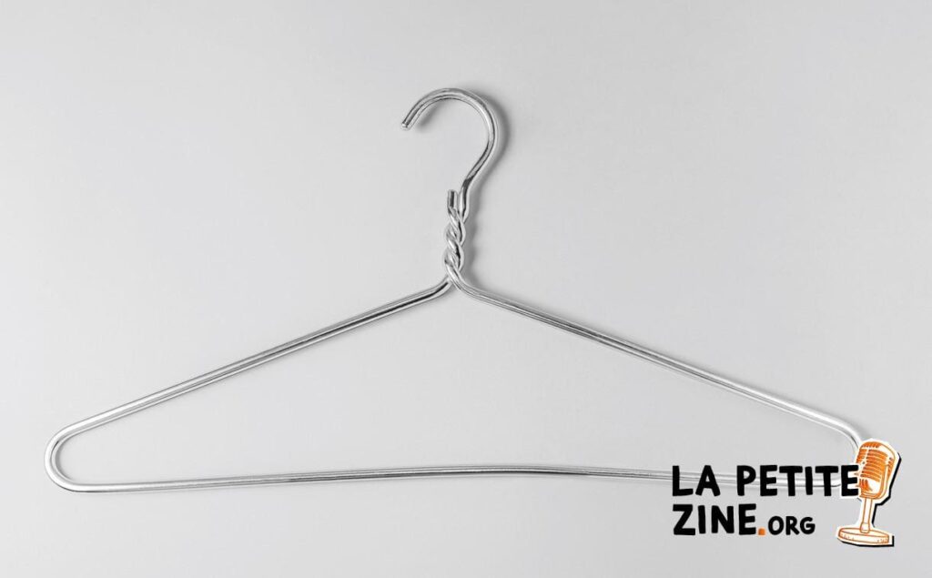 Comment déboucher les WC avec un cintre ?