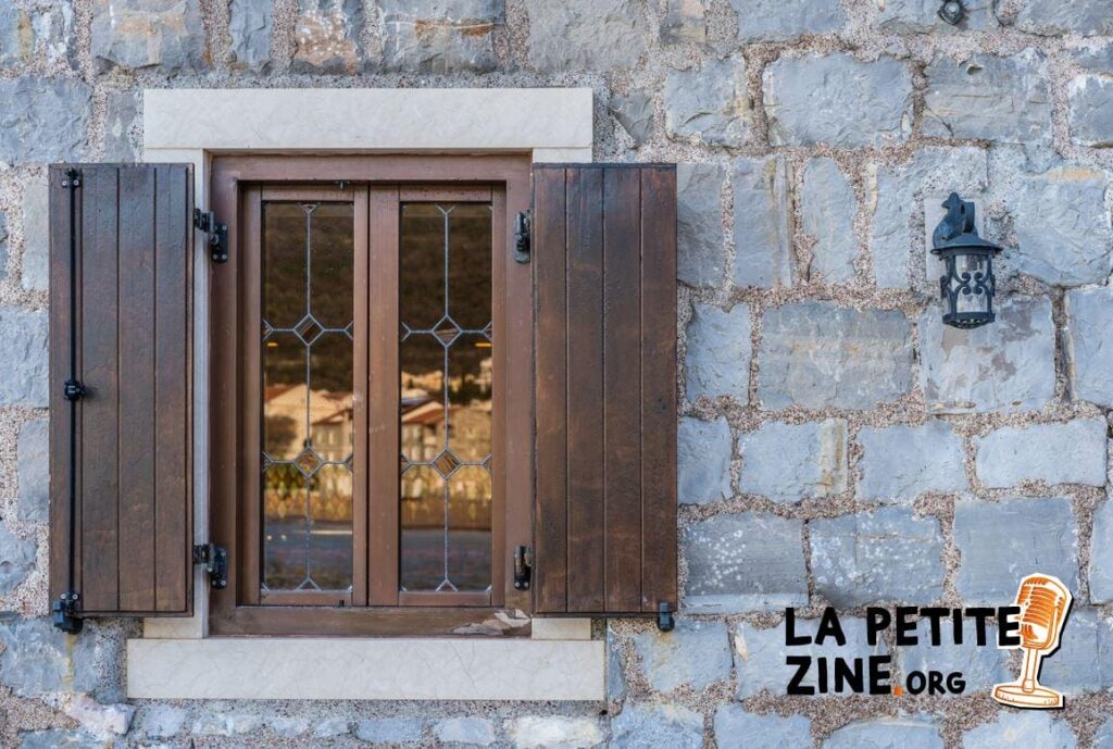Comment décaper un volet en bois ?