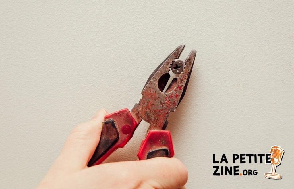 Vis qui tourne dans le vide : comment l’enlever ?