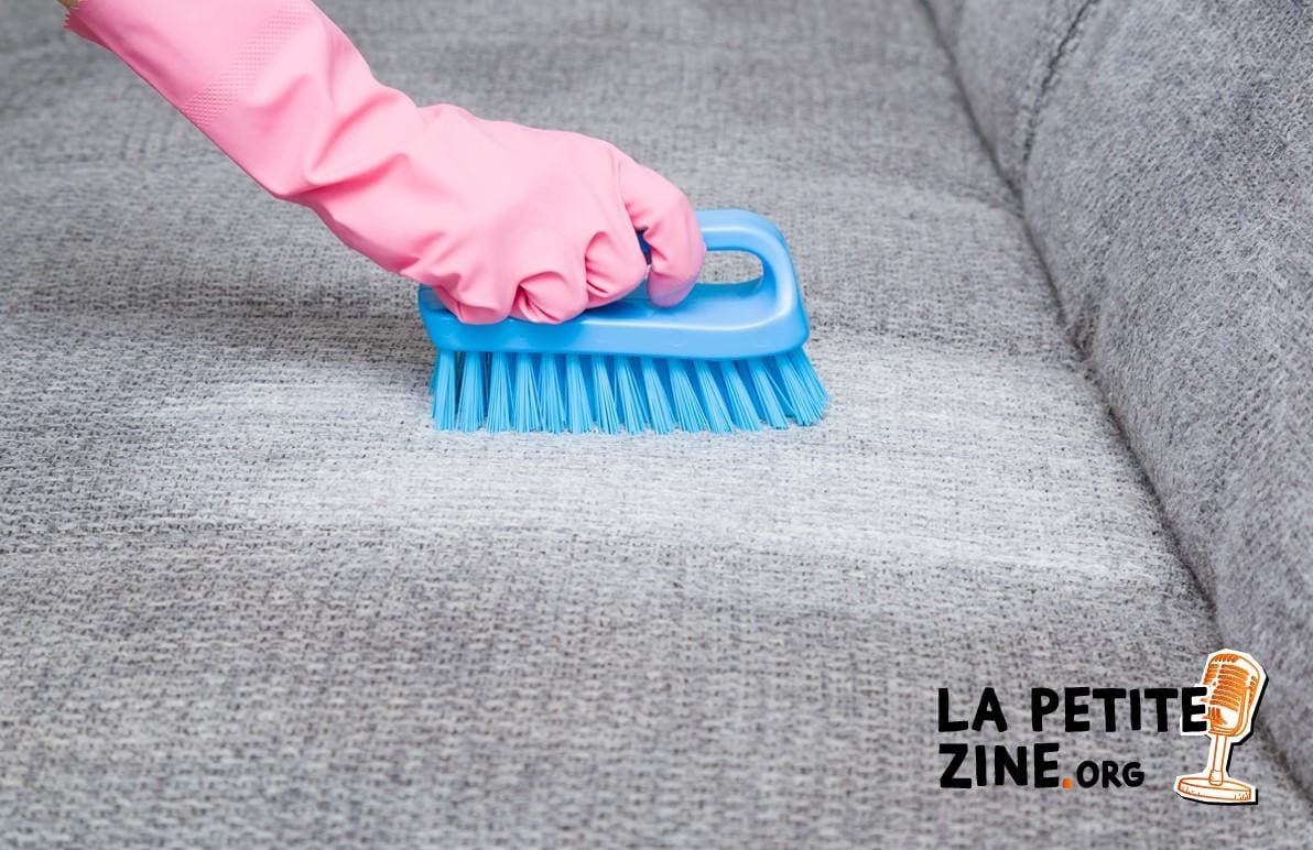 Comment nettoyer un canapé en tissu ?