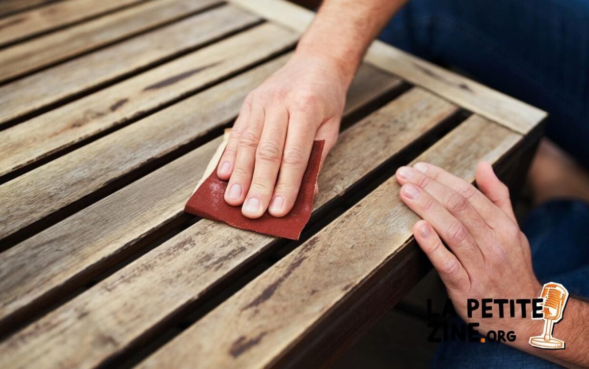Comment poncer une table en bois ?