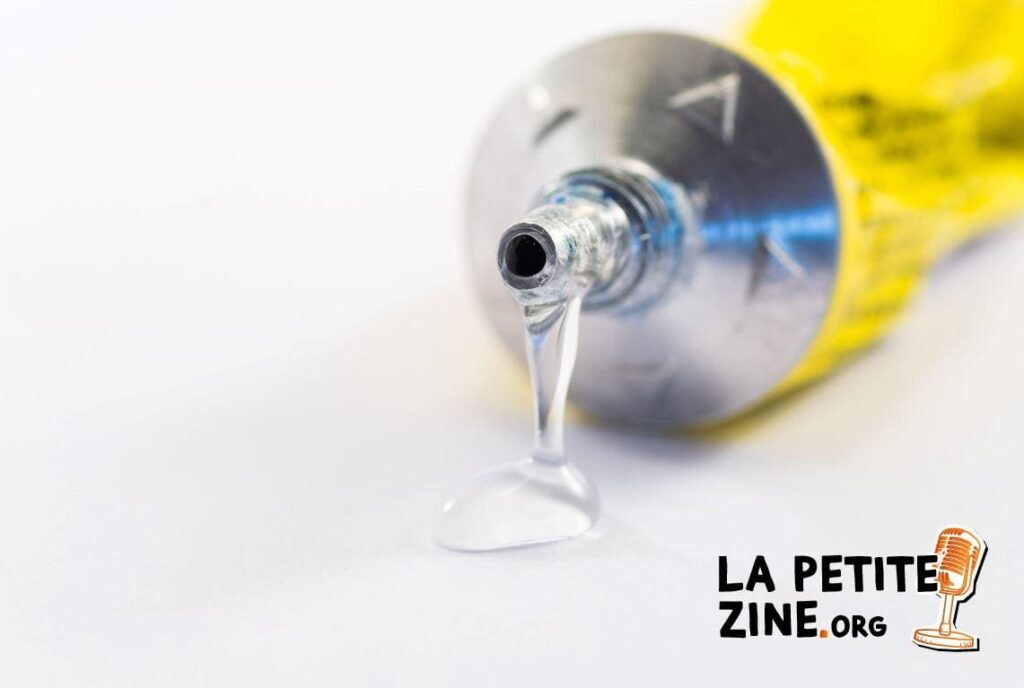 Comment enlever de la colle sur du plastique ?